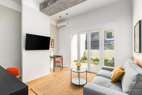 TV and multimedia, Living room, Seating area, air conditioner