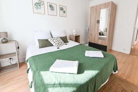 Bed, Photo of the whole room, Bedroom, towels, wardrobe