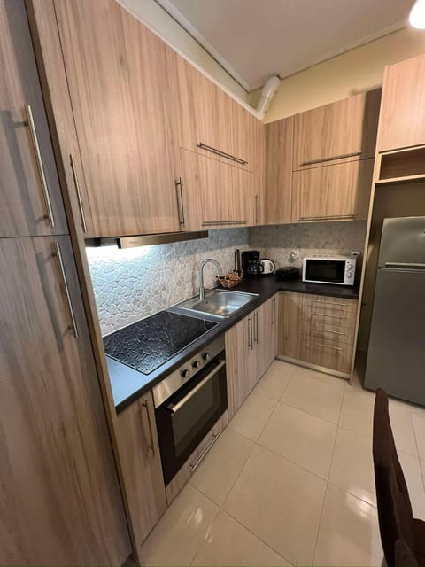 Kitchen or kitchenette, oven, pet friendly, stove