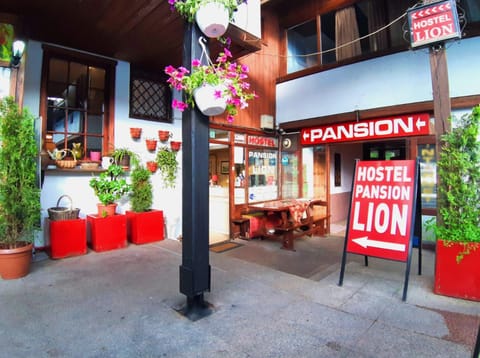 Property building, Facade/entrance, Day, Lobby or reception, Logo/Certificate/Sign, On site, City view