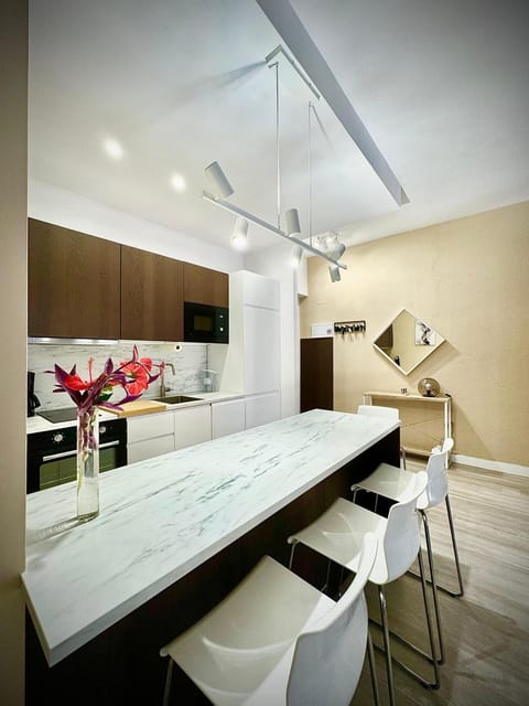 Kitchen or kitchenette, Dining area, stove