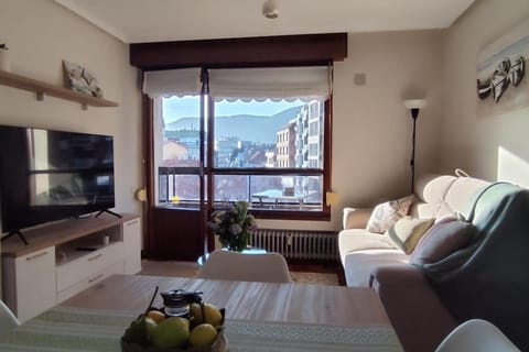 Communal lounge/ TV room, Natural landscape, TV and multimedia, Living room, Seating area, Mountain view