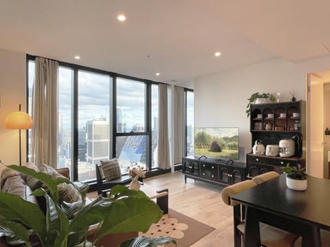 Coffee/tea facilities, Living room, Seating area, Entertainment