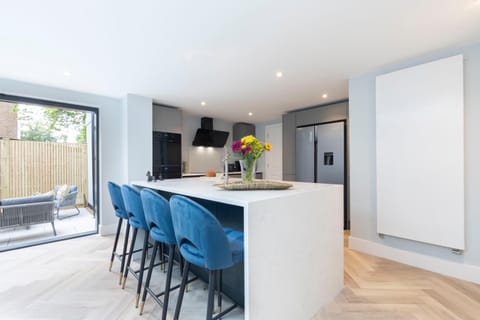 Dining area, kitchen