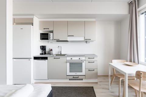 Kitchen or kitchenette, Dining area