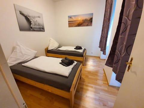 Bed, Photo of the whole room, towels