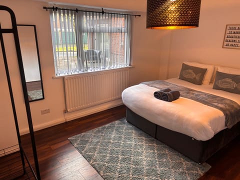 Spacious 3-bed apartment close to Birmingham City with free parking with Netflix contractor stays welcome Apartment in Birmingham