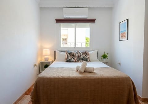 Bed, air conditioner