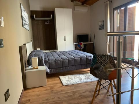 Bed, Photo of the whole room, Dining area, Bedroom