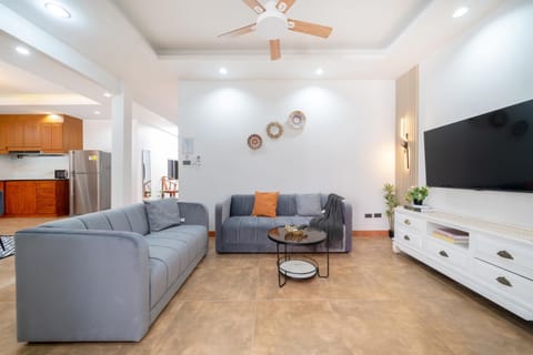 Communal lounge/ TV room, TV and multimedia, Seating area
