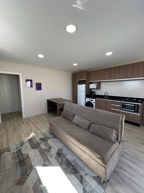 Kitchen or kitchenette, Seating area, minibar, oven