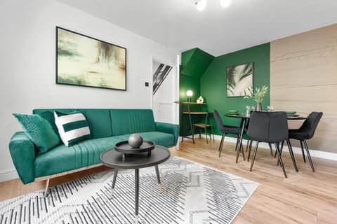 TV and multimedia, Living room, Seating area, Dining area