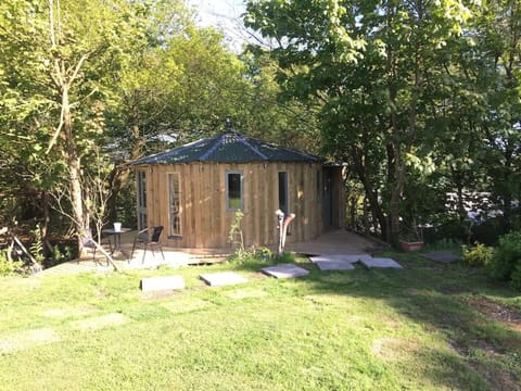 The Roundhouse - Unique space nestled in the trees Chalet in Wales