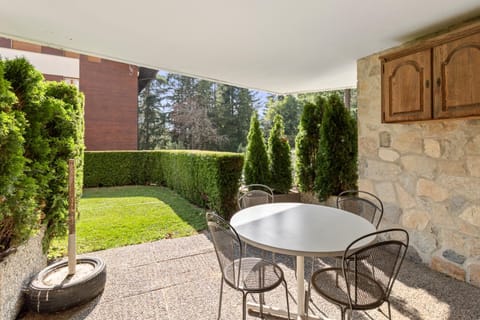 Patio, Garden, Dining area, Garden view
