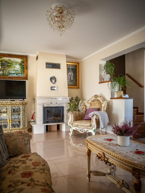 TV and multimedia, Living room, Seating area