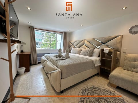 Communal lounge/ TV room, Bed, TV and multimedia, Living room, Photo of the whole room, Seating area, Bedroom
