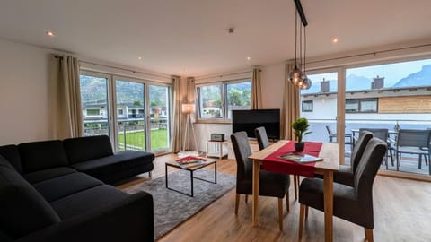 TV and multimedia, View (from property/room), Balcony/Terrace, Living room, Dining area