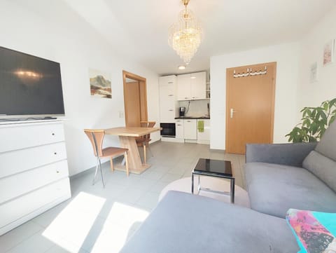 Communal lounge/ TV room, TV and multimedia, Kitchen or kitchenette, Living room, Seating area, Dining area, Evening entertainment, oven, pet friendly, stove