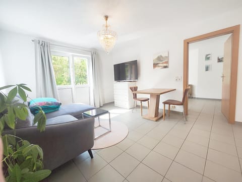 Communal lounge/ TV room, TV and multimedia, Living room, Seating area, Dining area, Evening entertainment