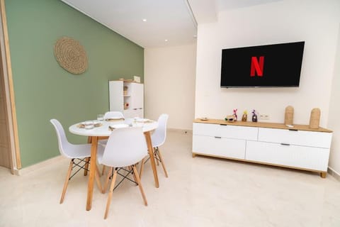 Communal lounge/ TV room, TV and multimedia, Dining area