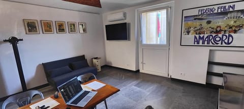 TV and multimedia, Seating area