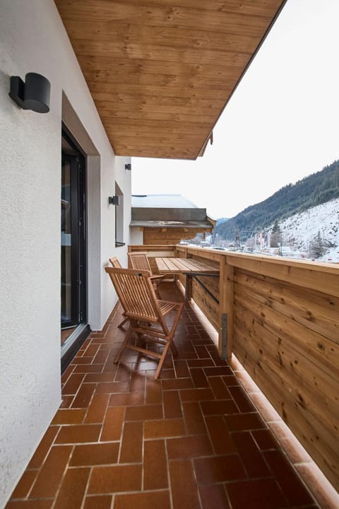 View (from property/room), Balcony/Terrace, Mountain view