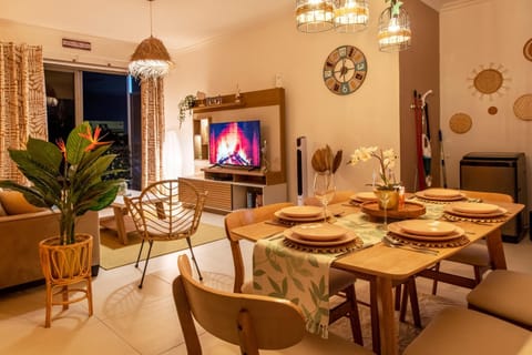 TV and multimedia, Living room, Seating area, Dining area