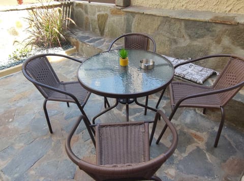Patio, Day, Garden, Inner courtyard view