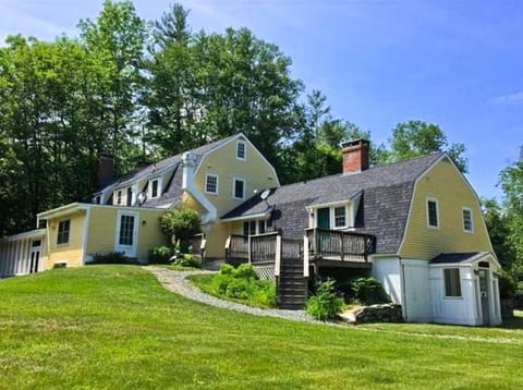 Private Tavern, Hot Tub, 8-Fireplaces, Spa Baths, Fire Pit, Baths Ensuite - Shop or Ski! House in Landgrove