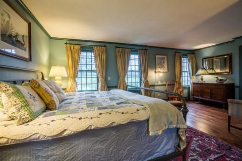 Fireplace, Ski-Okemo, Apple Trees, Piano, Amazing Views, Firepit, Priory, Pool, Fields, Theatre! House in Weston