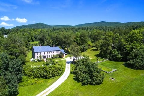 Fireplace, Ski-Okemo, Apple Trees, Piano, Amazing Views, Firepit, Priory, Pool, Fields, Theatre! House in Weston