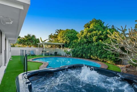 Hot Tub, Swimming pool