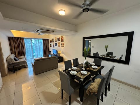 TV and multimedia, Living room, Seating area, Dining area