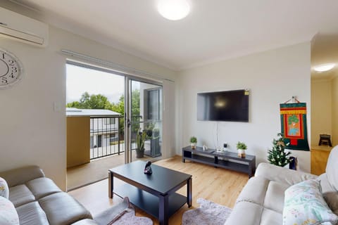 TV and multimedia, View (from property/room), Balcony/Terrace, Living room, Seating area