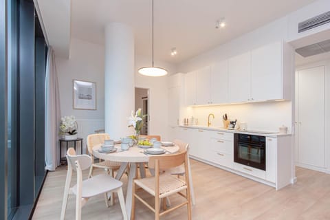 Kitchen or kitchenette, Dining area, City view, Breakfast, stove, kitchen