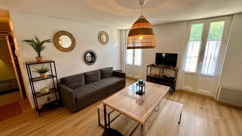 TV and multimedia, Living room, Dining area