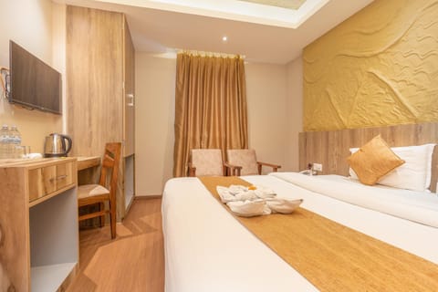 Bed, TV and multimedia, Photo of the whole room, Seating area, Bedroom, towels