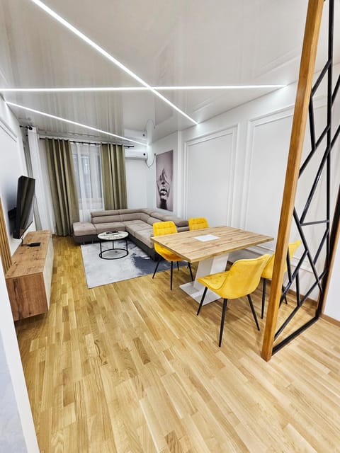 TV and multimedia, Living room, Dining area