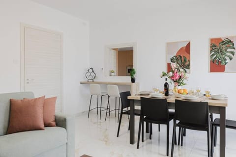 Spinola Court 2BED w pool and parking by Homely Apartment in Saint Julians