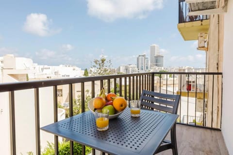 Spinola Court 2BED w pool and parking by Homely Apartment in Saint Julians