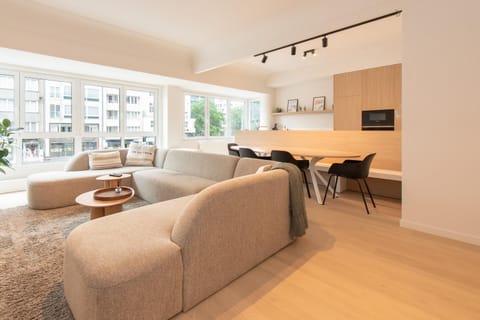 TV and multimedia, Living room, Seating area, Dining area