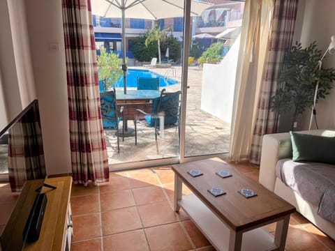 Patio, Balcony/Terrace, Living room, Swimming pool