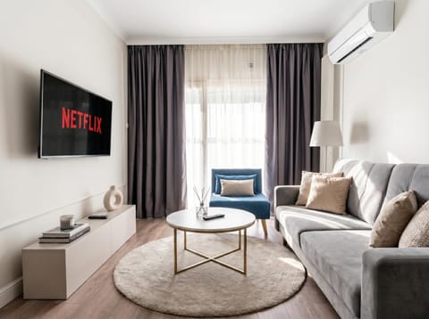 Communal lounge/ TV room, TV and multimedia, Living room, Seating area, Evening entertainment