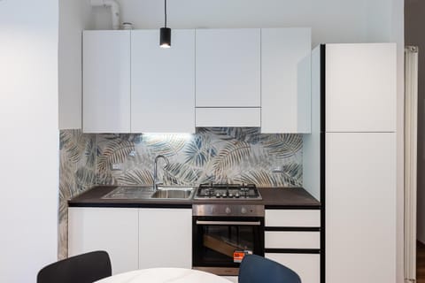 Kitchen or kitchenette, Dining area, stove