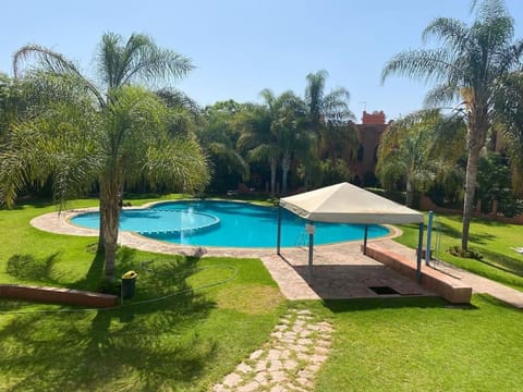 Day, Swimming pool, sunbed