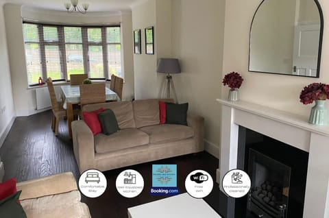 Living room, Seating area