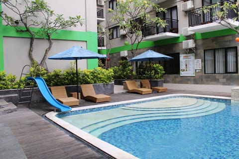 Swimming pool