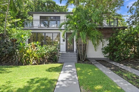 The Waterhouse- Amazing Villa With Infinity Pool House in Miami Shores