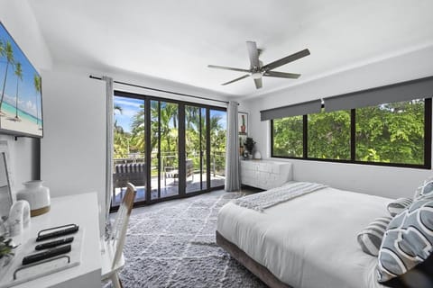 The Waterhouse- Amazing Villa With Infinity Pool House in Miami Shores