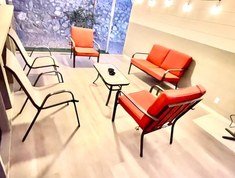 Apartment C, Restful,Cozy, close Sunland Park Mall Apartment in El Paso